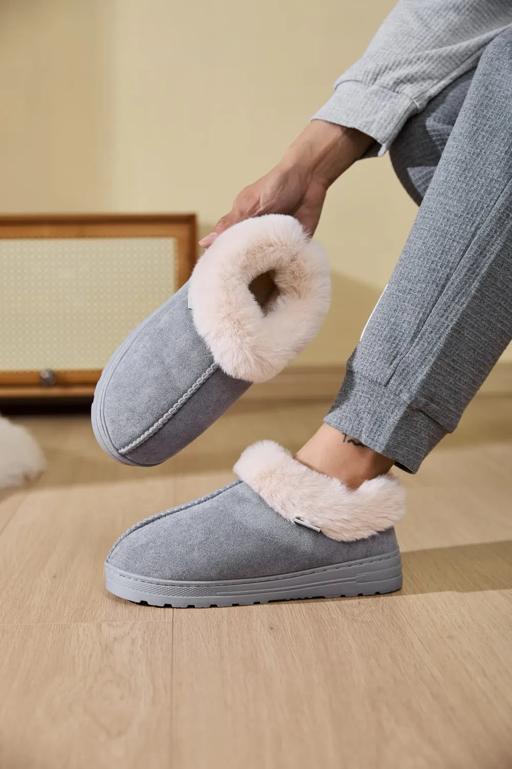 Slip-on faux fur slippers for women | Platform sole -18