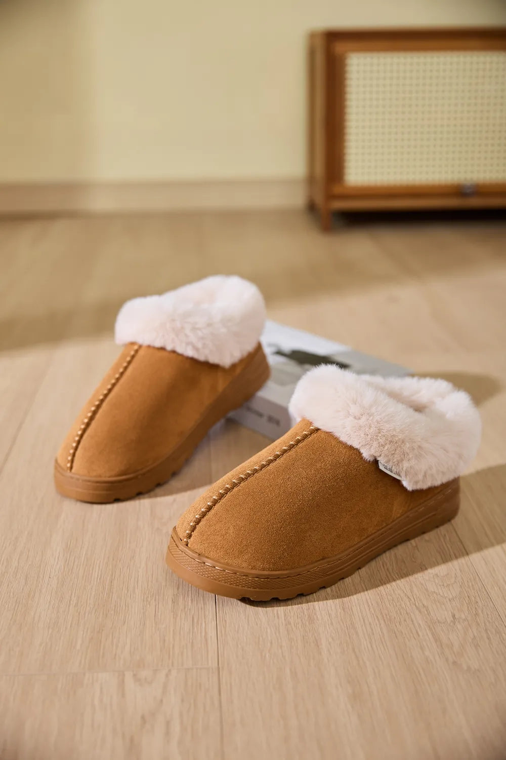 Slip-on faux fur slippers for women | Platform sole -8