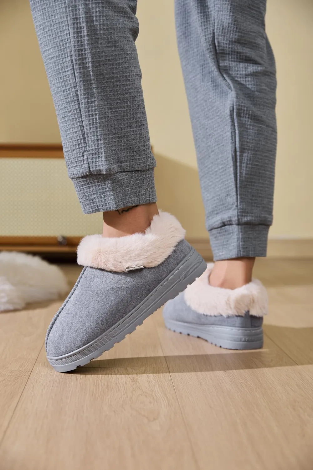 Slip-on faux fur slippers for women | Platform sole -17