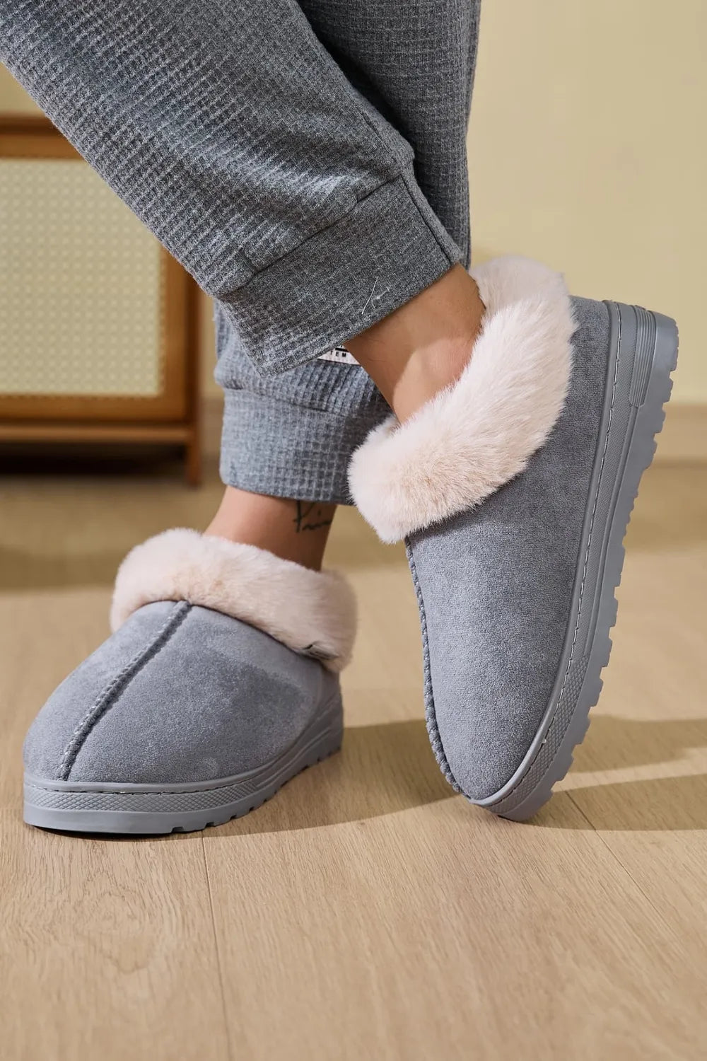 Slip-on faux fur slippers for women | Platform sole -16