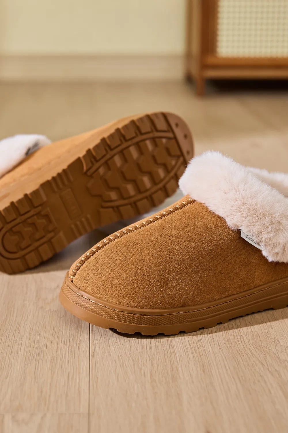 Slip-on faux fur slippers for women | Platform sole -9