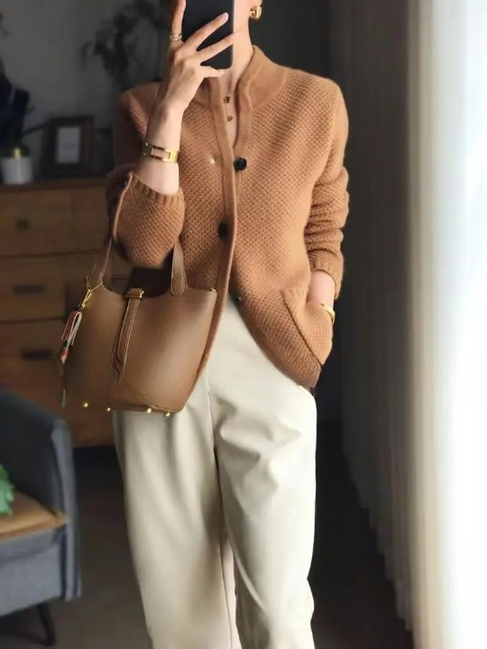 Timeless button-up graceful fit cardigan for women | Elowen -3