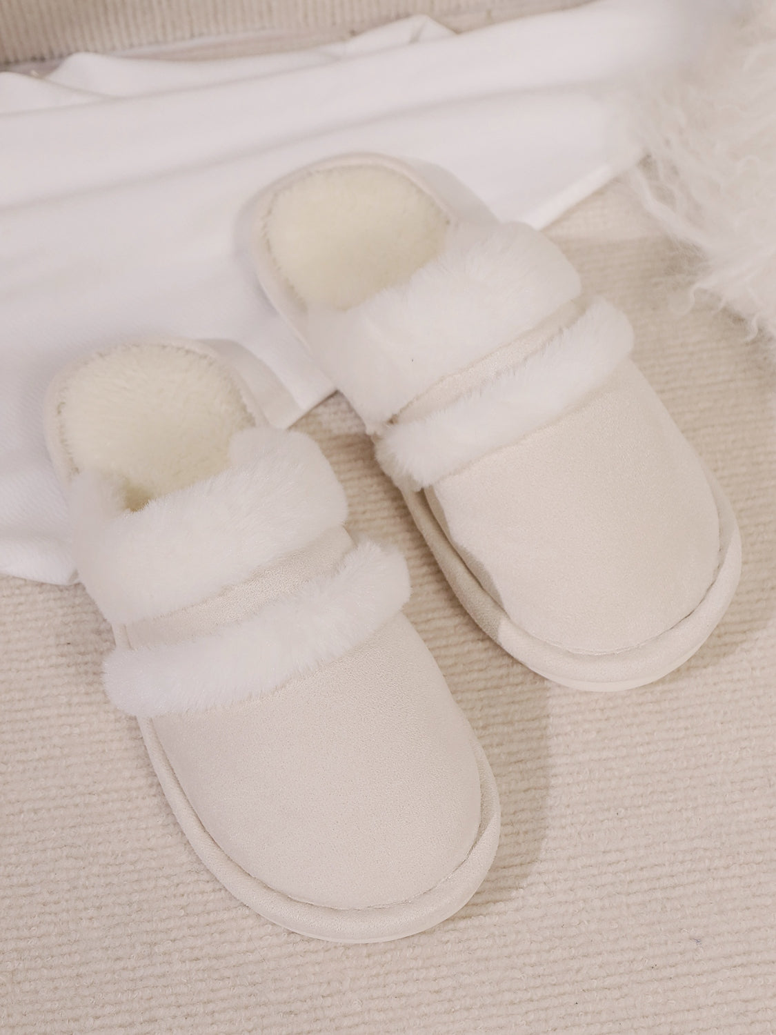 Toe round faux fur contrasting slippers for women -11