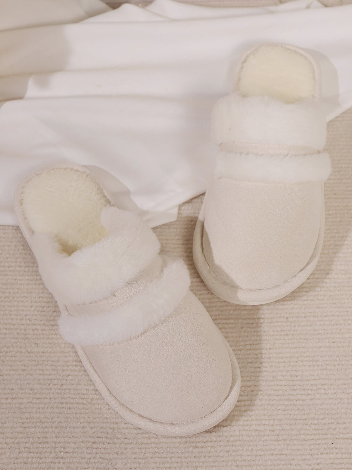 Toe round faux fur contrasting slippers for women -12