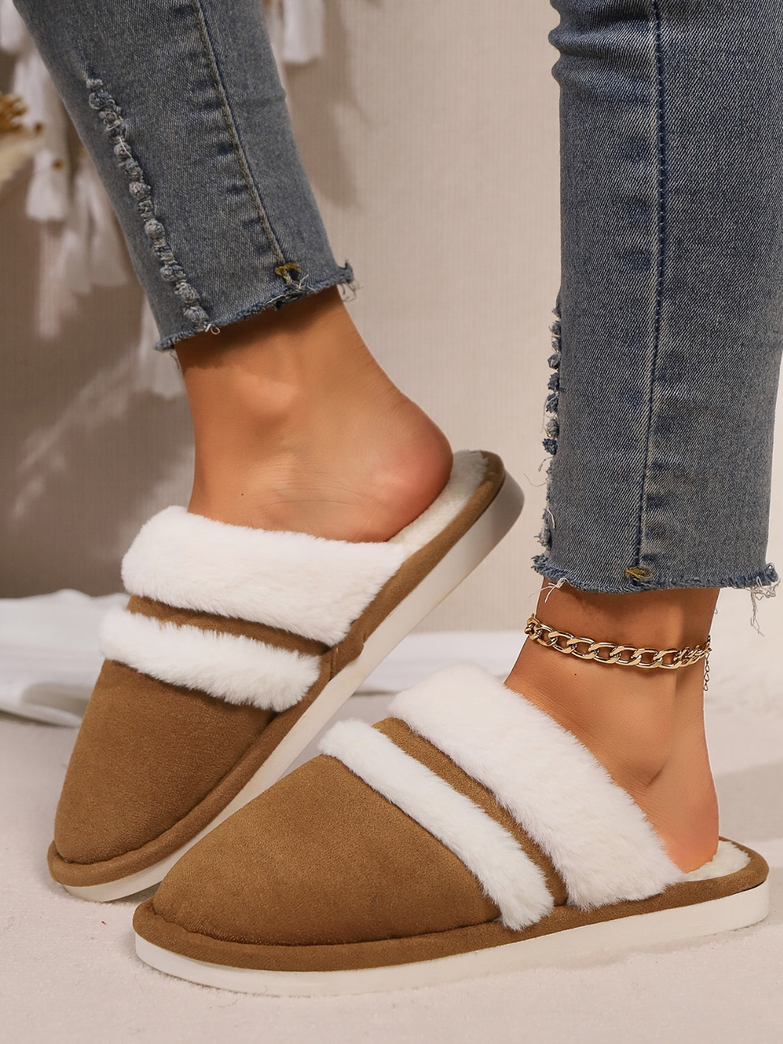 Toe round faux fur contrasting slippers for women -13