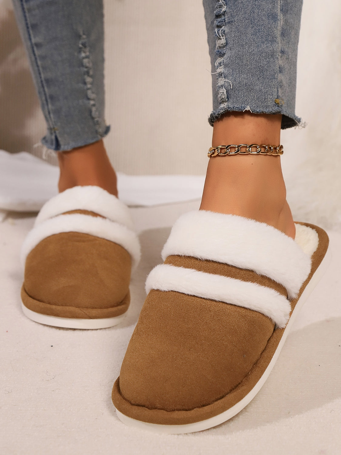 Toe round faux fur contrasting slippers for women -14
