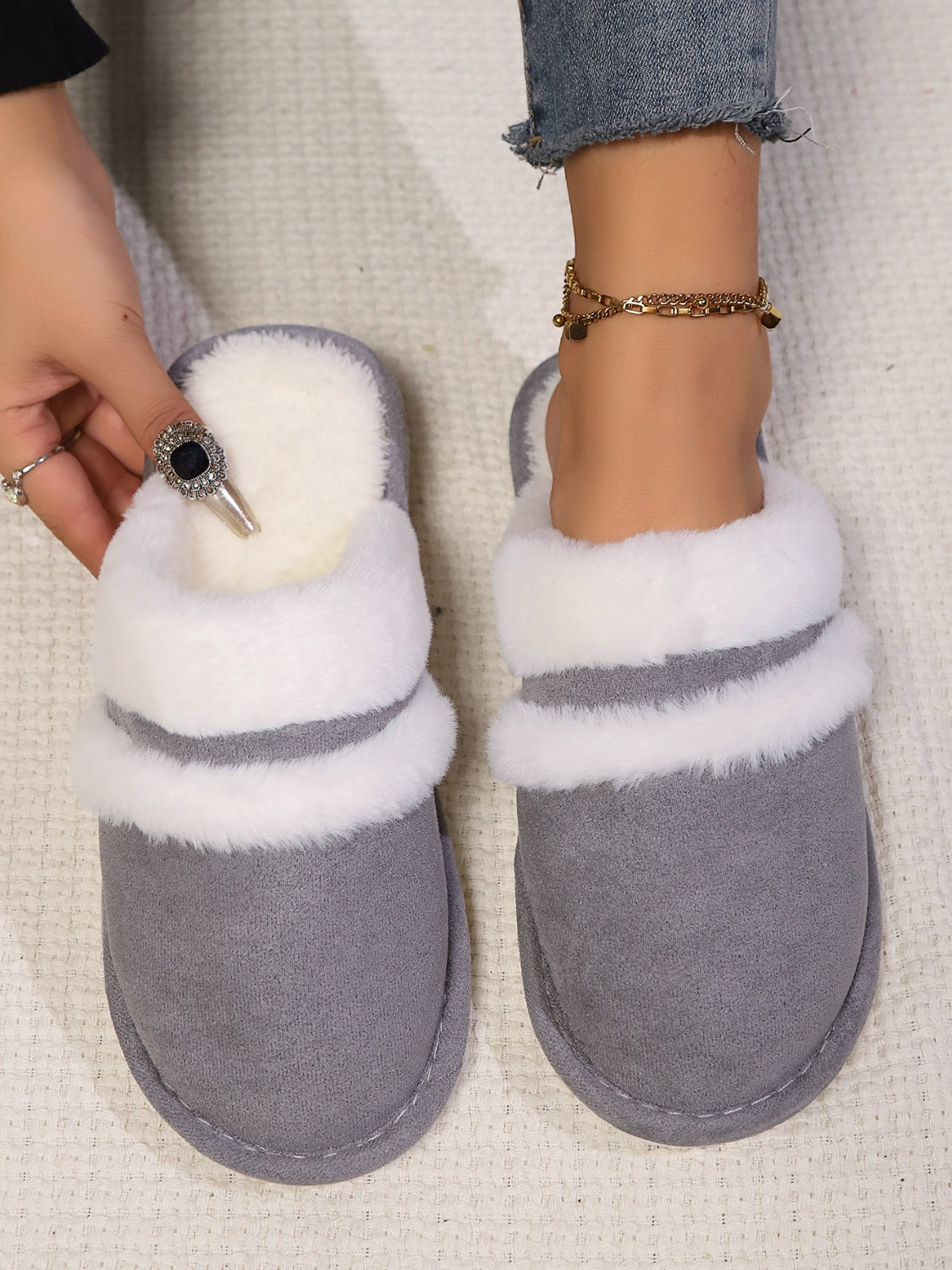 Toe round faux fur contrasting slippers for women -18