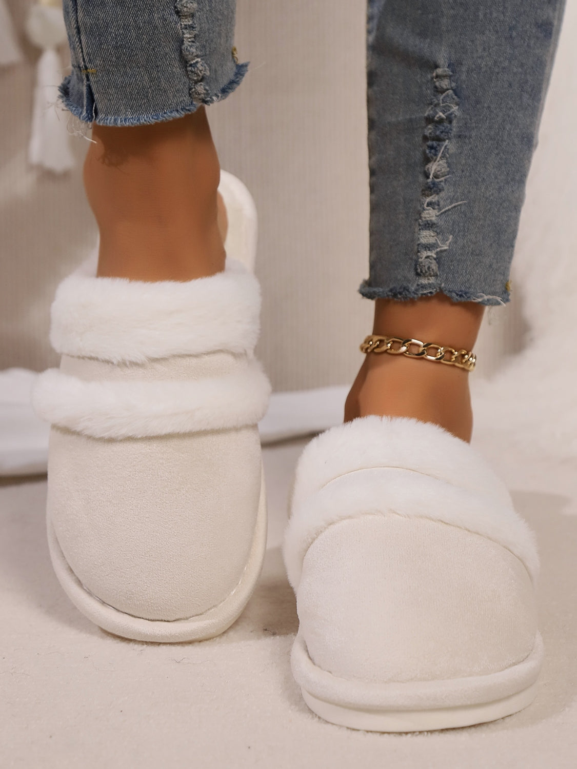 Toe round faux fur contrasting slippers for women -10