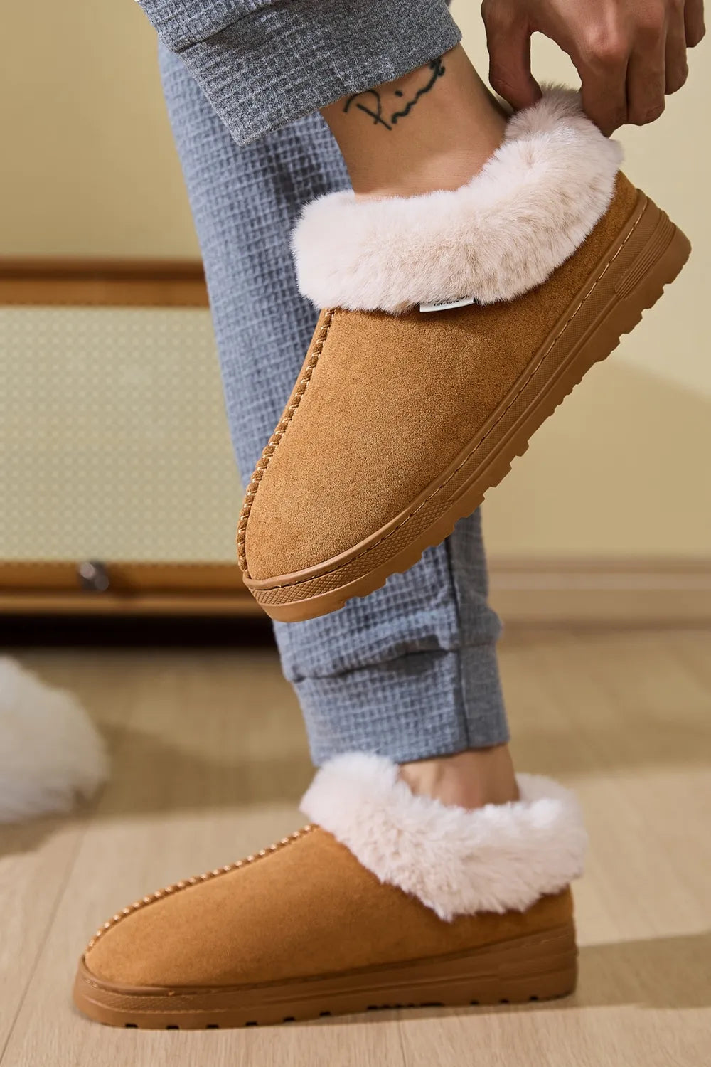 Slip-on faux fur slippers for women | Platform sole -6